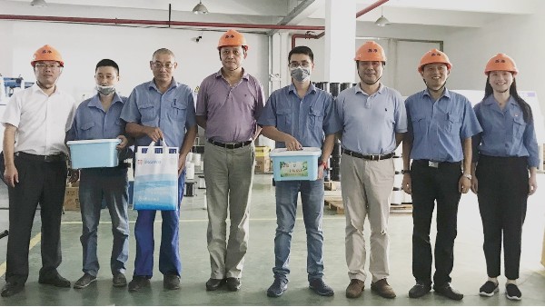 心系車間最前線 領導高溫送清涼